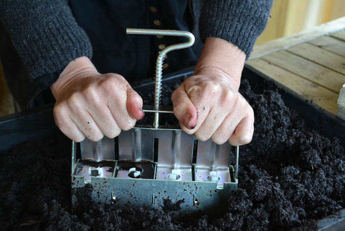 MINI 4 SOIL BLOCKER