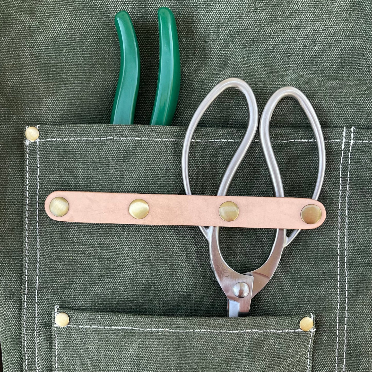 Gardening Apron — Waxed Canvas Apron with Pockets