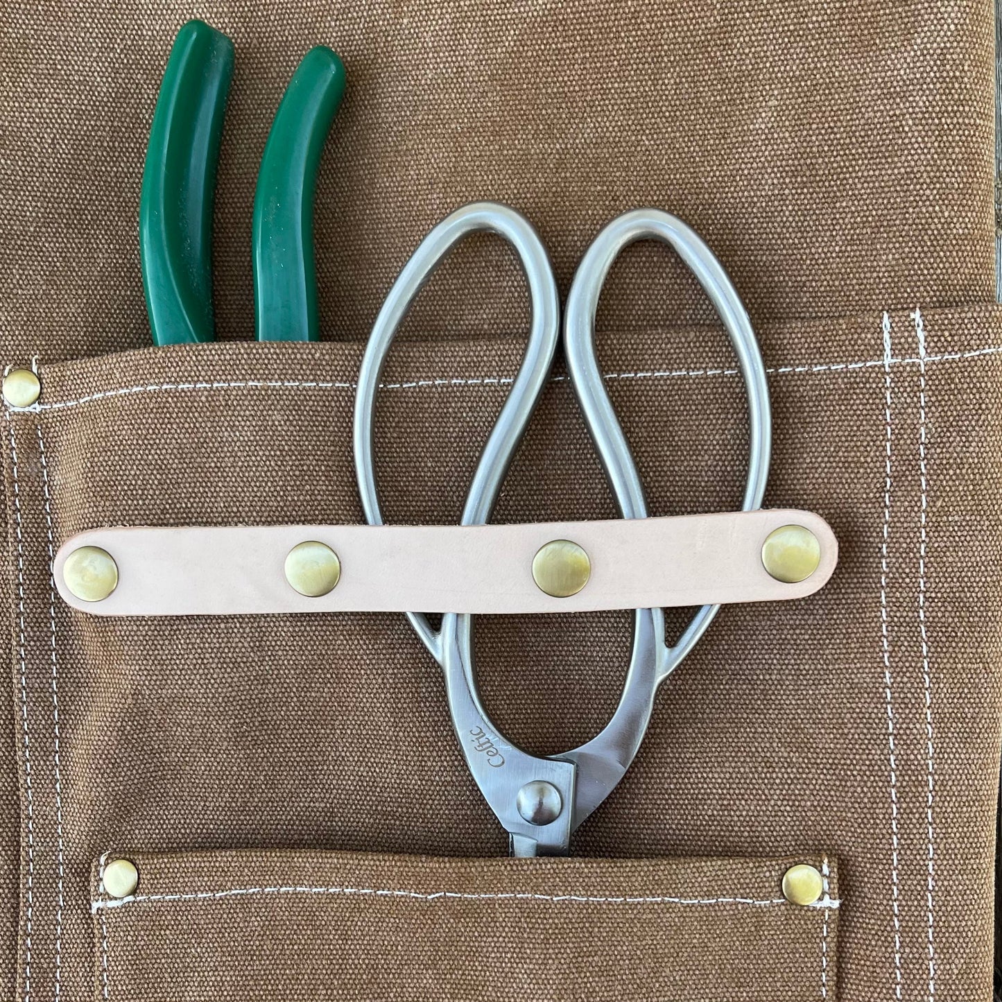 Gardening Apron — Waxed Canvas Apron with Pockets