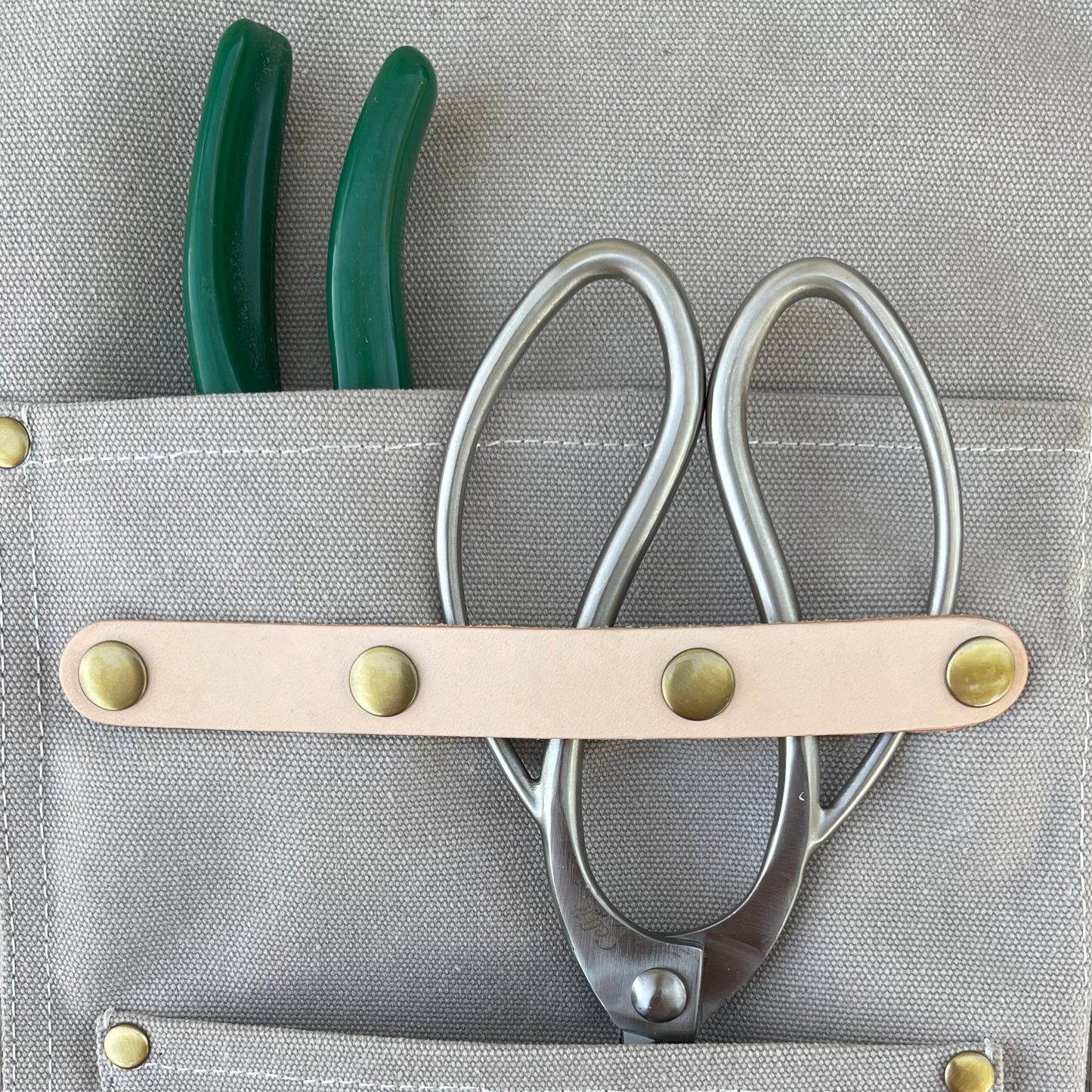 Gardening Apron — Waxed Canvas Apron with Pockets