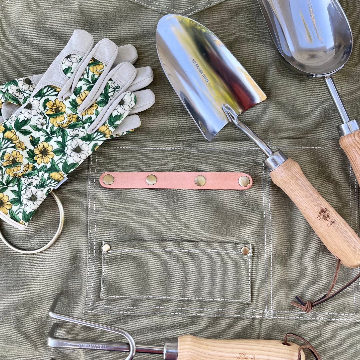 Gardening Apron — Waxed Canvas Apron with Pockets