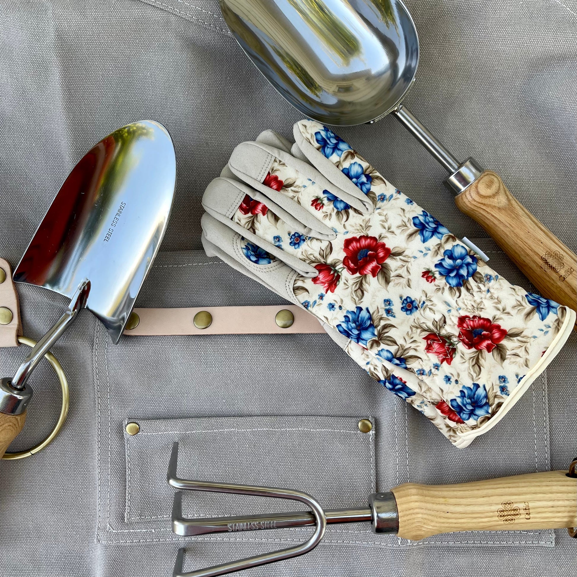 gardening gloves with blade Gardening Gift Box - The Gardener's Kit
