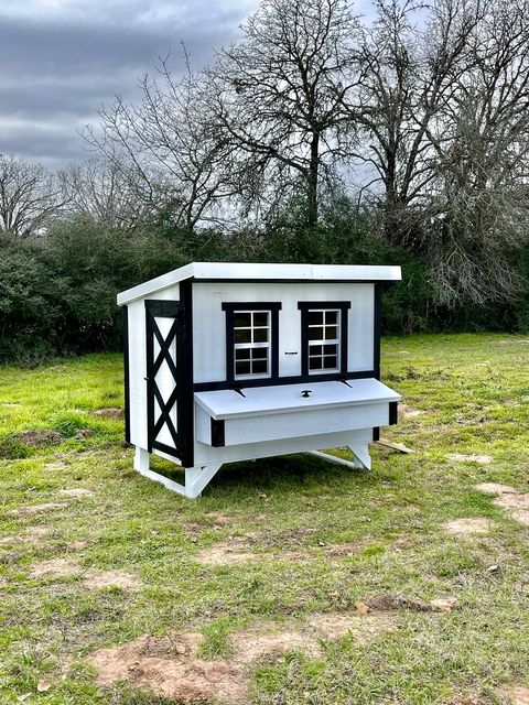 Large Chicken Coop — Up to 15 Chickens