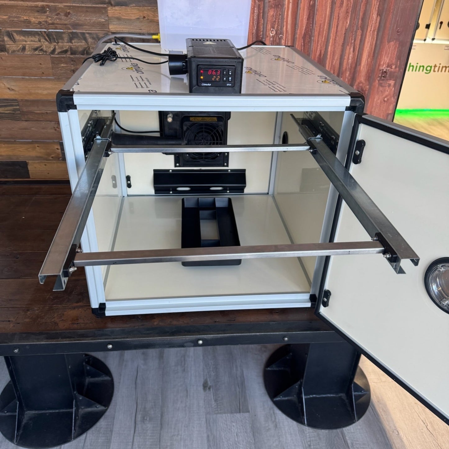 Queen Bee Incubator for Langstroth Frames