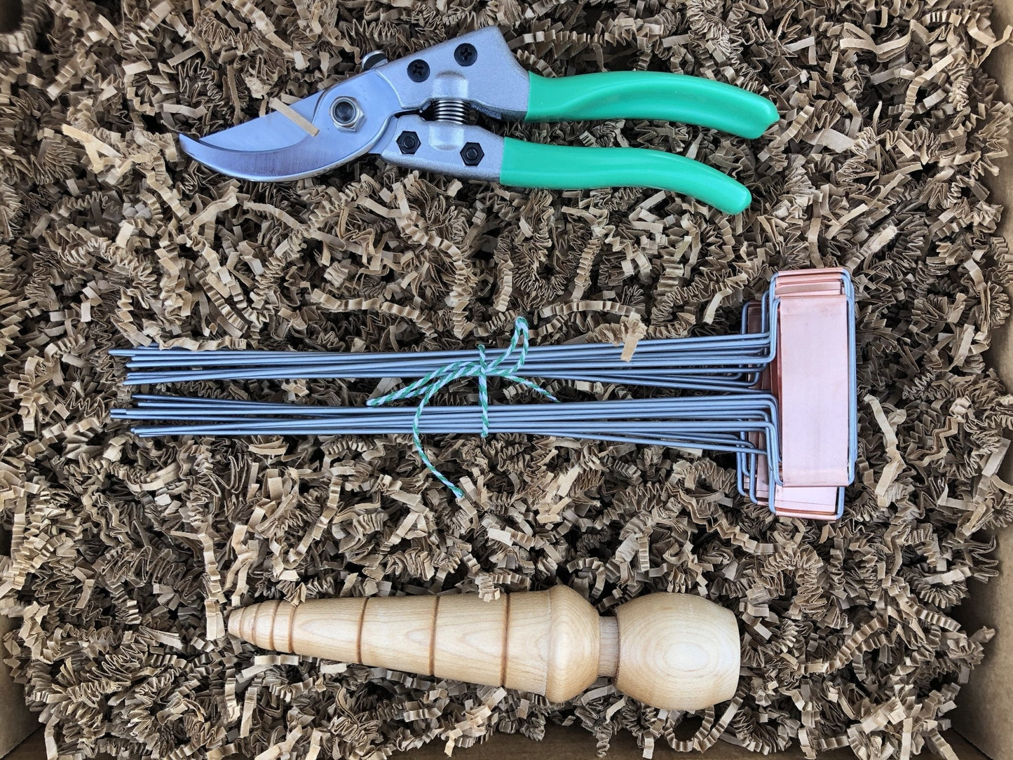 Garden Gift Box — Garden Tool Set: Pruners, Copper Markers and Dibbler (Seed Planter)