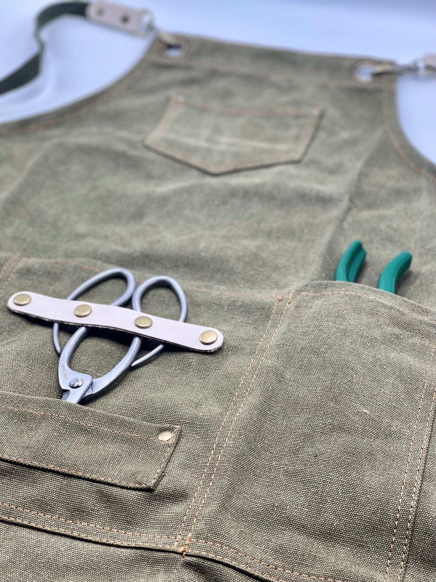 Gardening Apron — Waxed Canvas Apron with Pockets