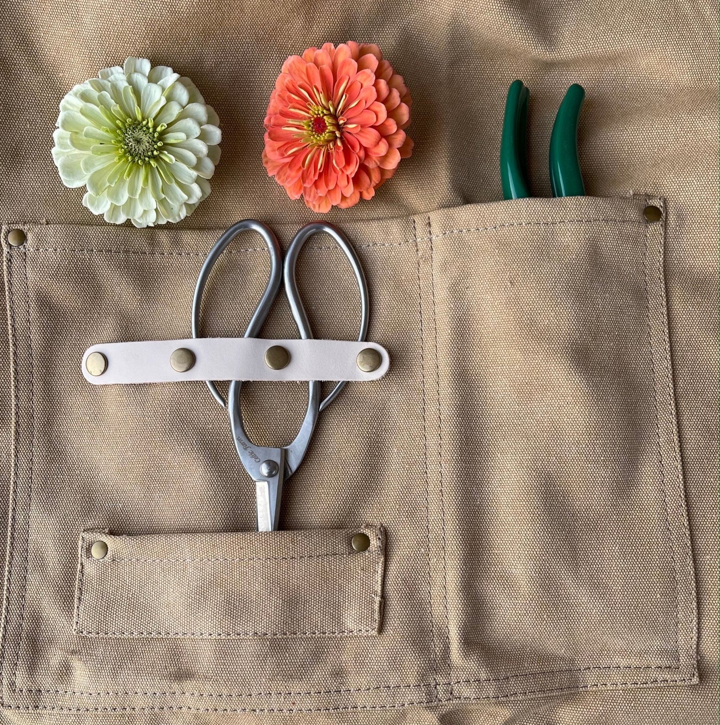 Gardening Apron — Waxed Canvas Apron with Pockets